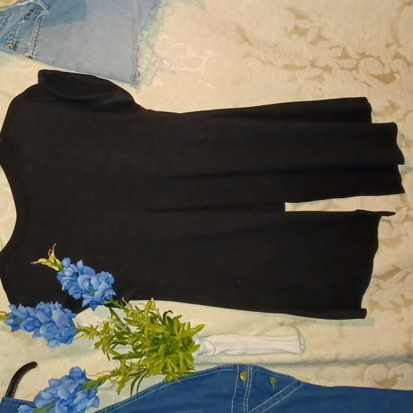 Split back top. ⚫ - Picture 4 of 7